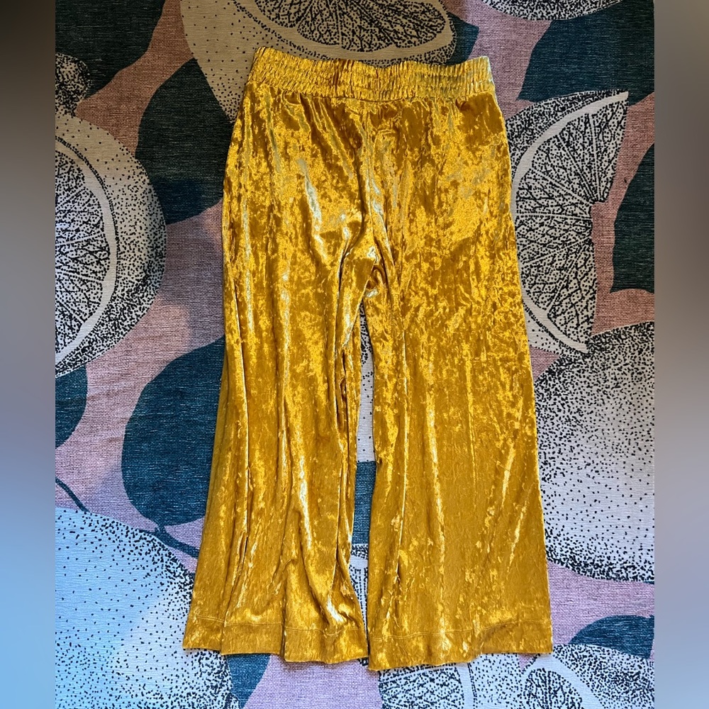 Crushed Velvet mustard yellow flowy pant with pockets